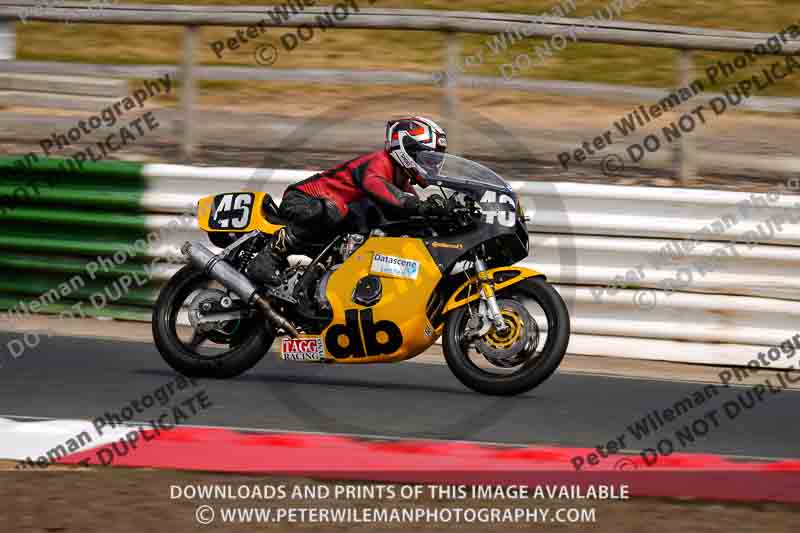 Vintage motorcycle club;eventdigitalimages;mallory park;mallory park trackday photographs;no limits trackdays;peter wileman photography;trackday digital images;trackday photos;vmcc festival 1000 bikes photographs